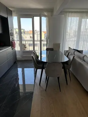 Coin salon dans l'établissement Appartement de charme sur les toits de Boulogne !