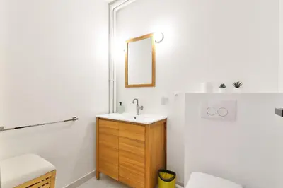 Plan de l'établissement Appartement Quartier Canal Saint Martin Free Netflix