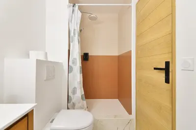 Plan de l'établissement Appartement Quartier Canal Saint Martin Free Netflix