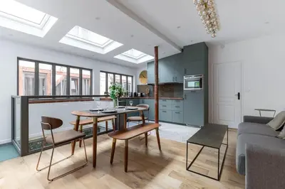 Cuisine ou kitchenette dans l'établissement Sous Plex 6 personnes - PARIS 11
