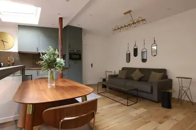 Cuisine ou kitchenette dans l'établissement Sous Plex 6 personnes - PARIS 11