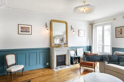 Coin salon dans l'établissement En plein coeur de Levallois appartement de famille