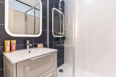 Salle de bains dans l'établissement COSY APPARTMENT IN THE HEART OF PARIS