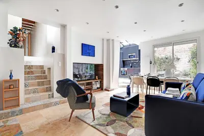 Télévision ou salle de divertissement dans l'établissement Amazing apartment 10P3BR Beaubourg - Centre de Paris
