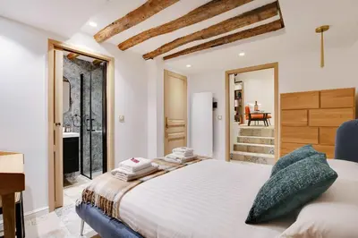 Un ou plusieurs lits dans un hébergement de l'établissement Amazing apartment 10P3BR Beaubourg - Centre de Paris