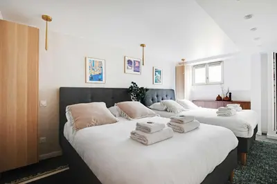 Un ou plusieurs lits dans un hébergement de l'établissement Amazing apartment 10P3BR Beaubourg - Centre de Paris
