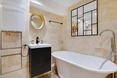 Salle de bains dans l'établissement Amazing apartment 10P3BR Beaubourg - Centre de Paris