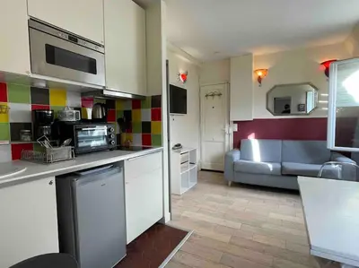 Cuisine ou kitchenette dans l'établissement Wonderful apartment near Arc de Triomphe 2P