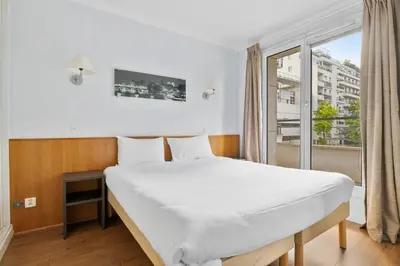 Un ou plusieurs lits dans un hébergement de l'établissement Grand appartement avec balcon - Proche Parc des Expo - Parking Privée
