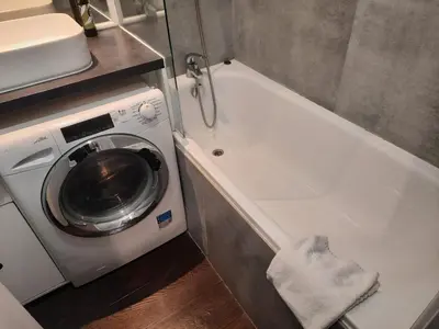 Salle de bains dans l'établissement Grand appartement avec balcon - Proche Parc des Expo - Parking Privée
