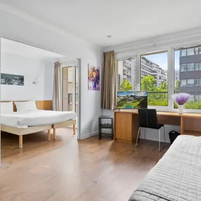 Grand appartement avec balcon - Proche Parc des Expo - Parking Privée