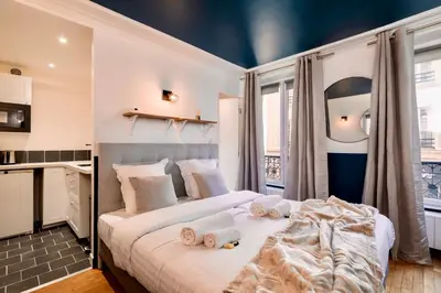 Un ou plusieurs lits dans un hébergement de l'établissement Cute Studio in the 16th near the Arc de Triomphe