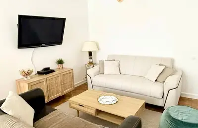Télévision ou salle de divertissement dans l'établissement Equipé confort calme Métro 10 mn de Paris