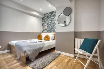 Un ou plusieurs lits dans un hébergement de l'établissement Amazing Apart New Bastille 3 Bedrooms 2 Bathrooms