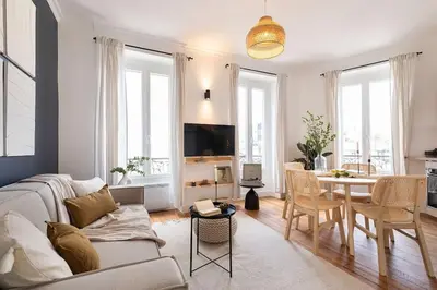 Télévision ou salle de divertissement dans l'établissement Sirene - 2 chambres à Batignolles
