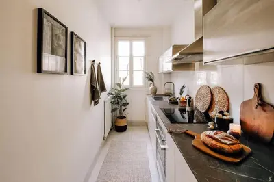 Cuisine ou kitchenette dans l'établissement Royo - 1 chambre à Auteuil