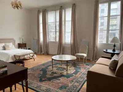 Un ou plusieurs lits dans un hébergement de l'établissement Appartement Paris 7ème Invalides/ Tour Eiffel 1er étage