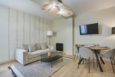 Télévision ou salle de divertissement dans l'établissement Résidence Center of Paris by Studio prestige