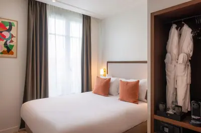 Un ou plusieurs lits dans un hébergement de l'établissement Le Lampika Hôtel