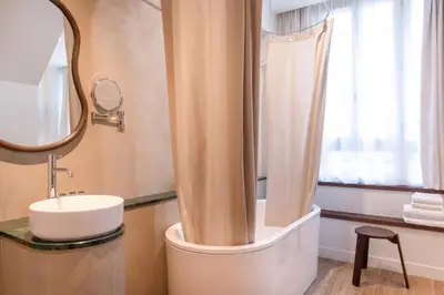 Salle de bains dans l'établissement Le Lampika Hôtel