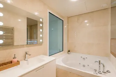 Salle de bains dans l'établissement Séjour au Taj proche Tour-Eiffel