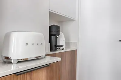 Cuisine ou kitchenette dans l'établissement MyKeypers - Amazing Luxe & Cosy Flat 2BR/6P - Bastille