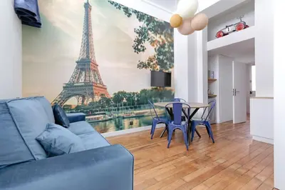 Coin salon dans l'établissement Cozy Duplex 6P - Arc de Triomphe
