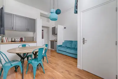 Cuisine ou kitchenette dans l'établissement Luxury LOFT 6P - Arc de Triomphe