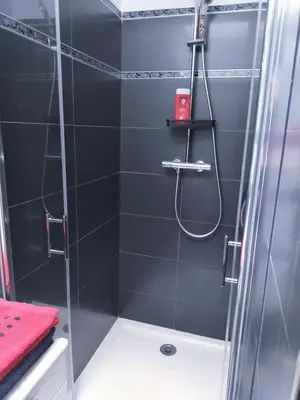 Salle de bains dans l'établissement PARIS de FLORE Flore