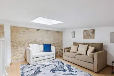 Coin salon dans l'établissement Luxury living: appartement contemporain by Weekome