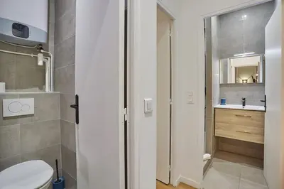 Salle de bains dans l'établissement Apartment Center of Paris by Studio prestige