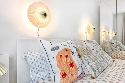 Un ou plusieurs lits dans un hébergement de l'établissement Marais - Montmorency 2bdr by B'Your Home