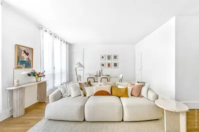 Coin salon dans l'établissement Marais - Montmorency 2bdr by B'Your Home
