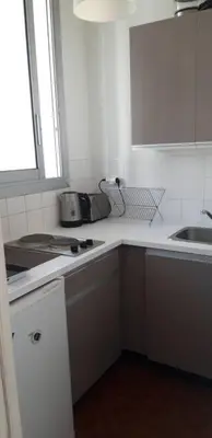 Cuisine ou kitchenette dans l'établissement studio Boulogne Billancourt