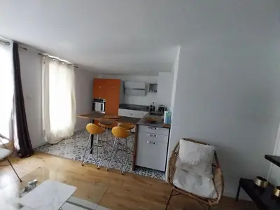 Cuisine ou kitchenette dans l'établissement Appartement la défense Courbevoie