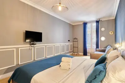 Un ou plusieurs lits dans un hébergement de l'établissement Apartment Opéra by Studio prestige