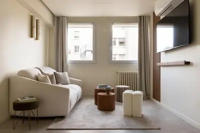Télévision ou salle de divertissement dans l'établissement Residence Champs Elysees - Ponthieu