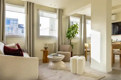 Télévision ou salle de divertissement dans l'établissement Residence Champs Elysees - Ponthieu