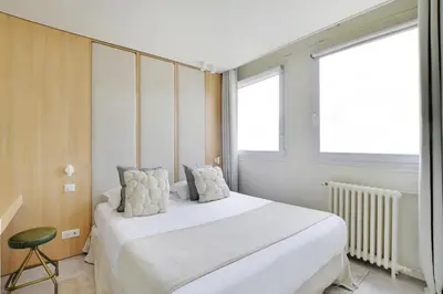 Un ou plusieurs lits dans un hébergement de l'établissement Residence Champs Elysees - Ponthieu