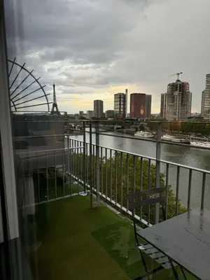 Balcon ou terrasse dans l'établissement Appartement vue Tour Eiffel paris 16 Eme