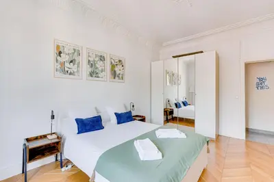 Un ou plusieurs lits dans un hébergement de l'établissement Appartement spacieux à deux pas de Notre-Dame