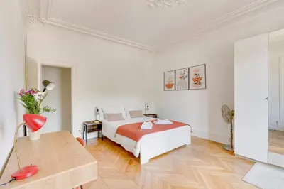 Un ou plusieurs lits dans un hébergement de l'établissement Appartement spacieux à deux pas de Notre-Dame
