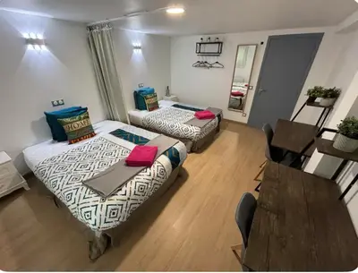 Un ou plusieurs lits dans un hébergement de l'établissement V - Villa 2022 PARIS EXPO-3min metro-8 rooms-12 beds