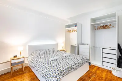 Un ou plusieurs lits dans un hébergement de l'établissement GuestReady - Bel Apt charmant près de Montmartre