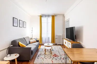Télévision ou salle de divertissement dans l'établissement GuestReady - Bel Apt charmant près de Montmartre