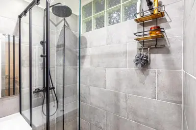 Salle de bains dans l'établissement GuestReady - Bel Apt charmant près de Montmartre