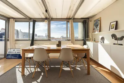 Plan de l'établissement Breathtaking 2BD Apartment Roof-top Patio 19e!