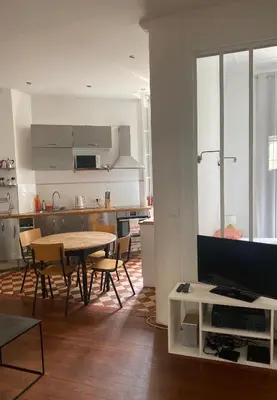 Cuisine ou kitchenette dans l'établissement Homy and Cosy private flat - Paris