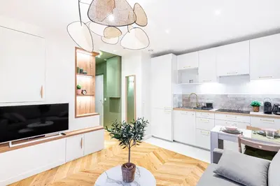 Cuisine ou kitchenette dans l'établissement GuestReady - Paris Delight near the metro station