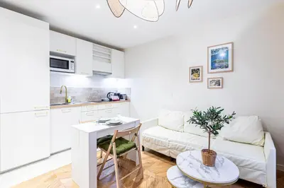 Cuisine ou kitchenette dans l'établissement GuestReady - Paris Delight near the metro station